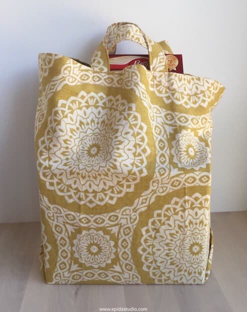 cloth shopping bag with groceries.