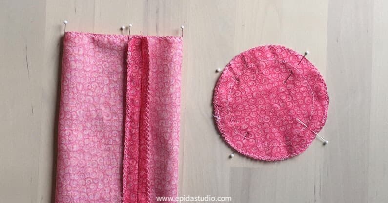 marking quarter points on bag base and sides.