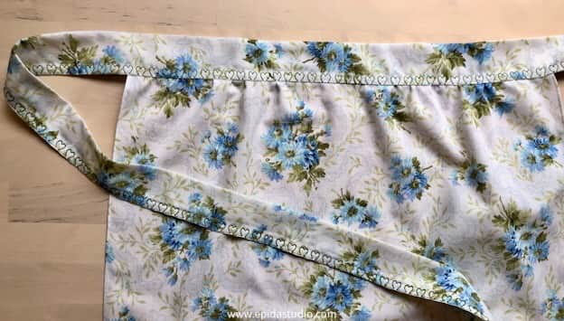simple apron.